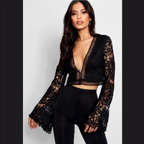 🎉 2x Host Pick! 🎉 Boohoo Black Flare Sleeve Lace Crochet Crop Top - Size 6 - Picture 4 of 13